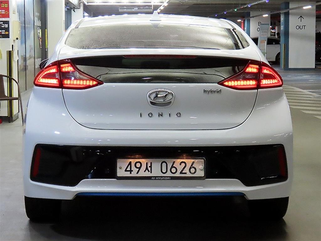 HYUNDAI Ioniq - Vista 5