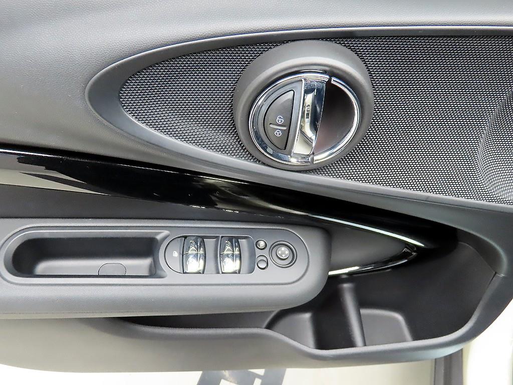 Mini Clubman - Vista 11