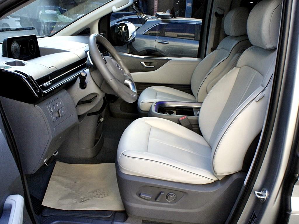 HYUNDAI Staria - Vista 9