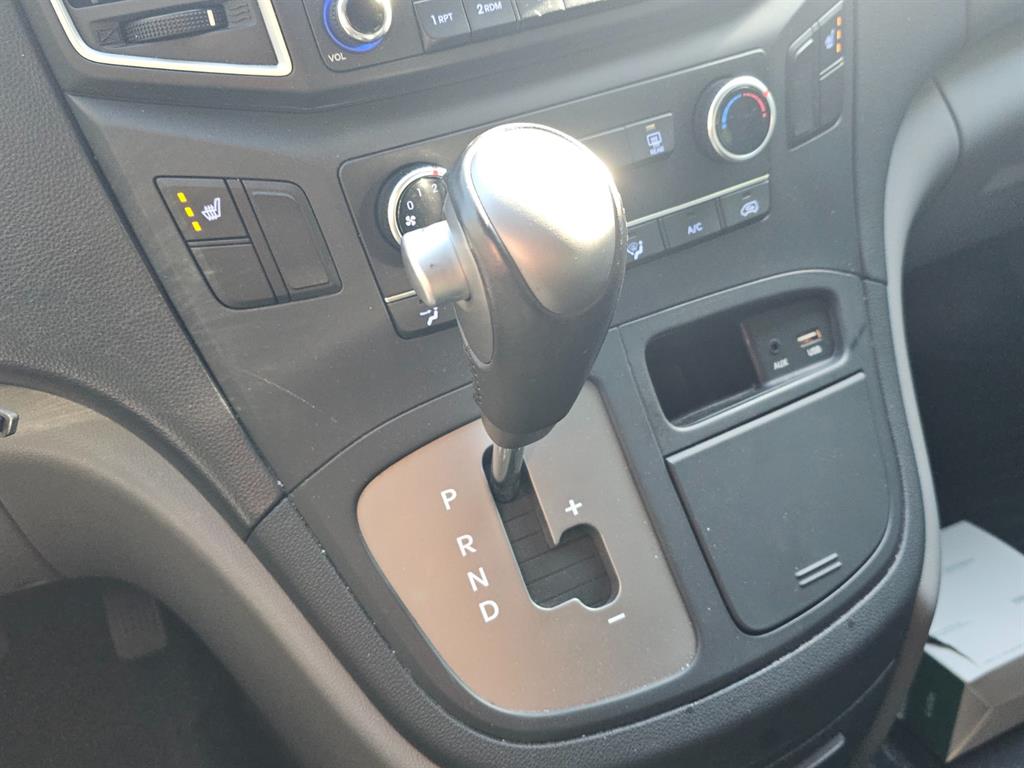 HYUNDAI Starex - Vista 9