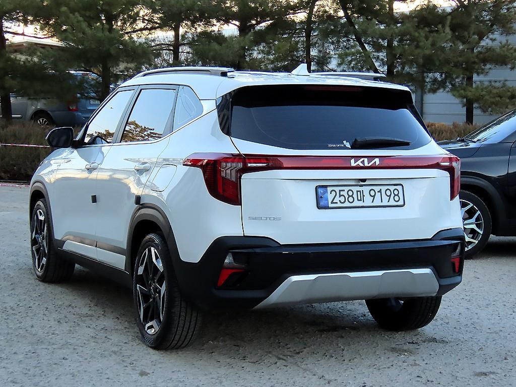 KIA Seltos - Vista 3
