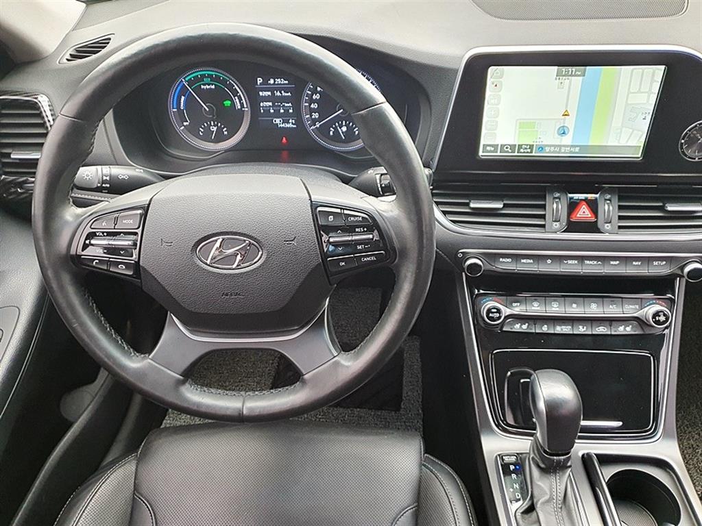 HYUNDAI Grandeur - Vista 11