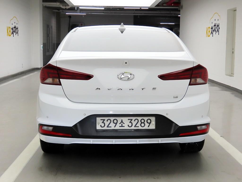 HYUNDAI Avante - Vista 4