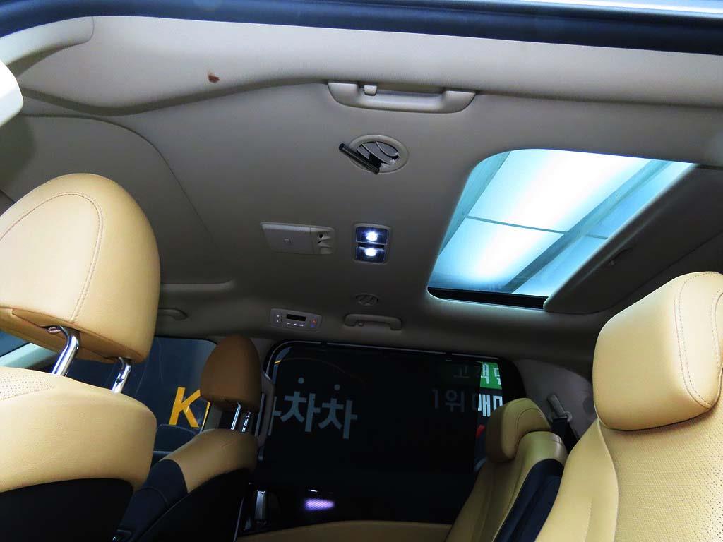 KIA Carnival - Vista 12