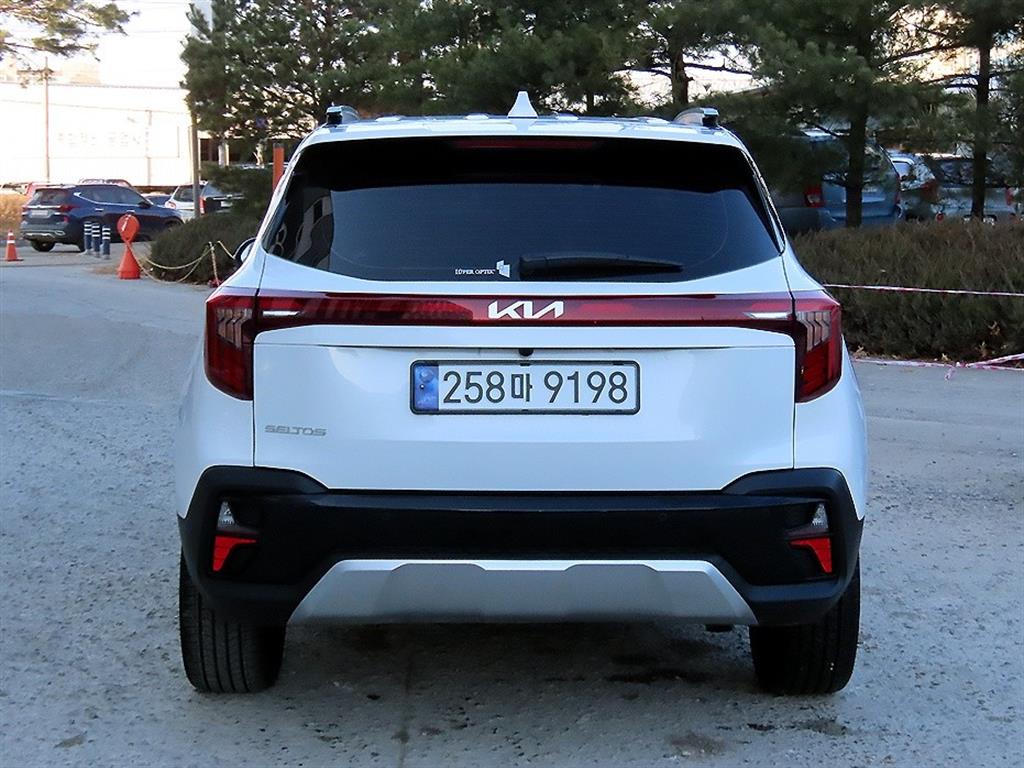 KIA Seltos - Vista 4