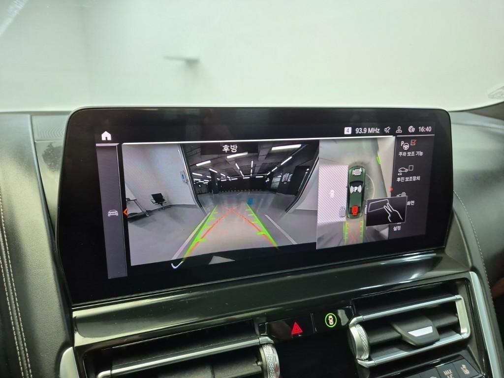 BMW 8 Series - Vista 9