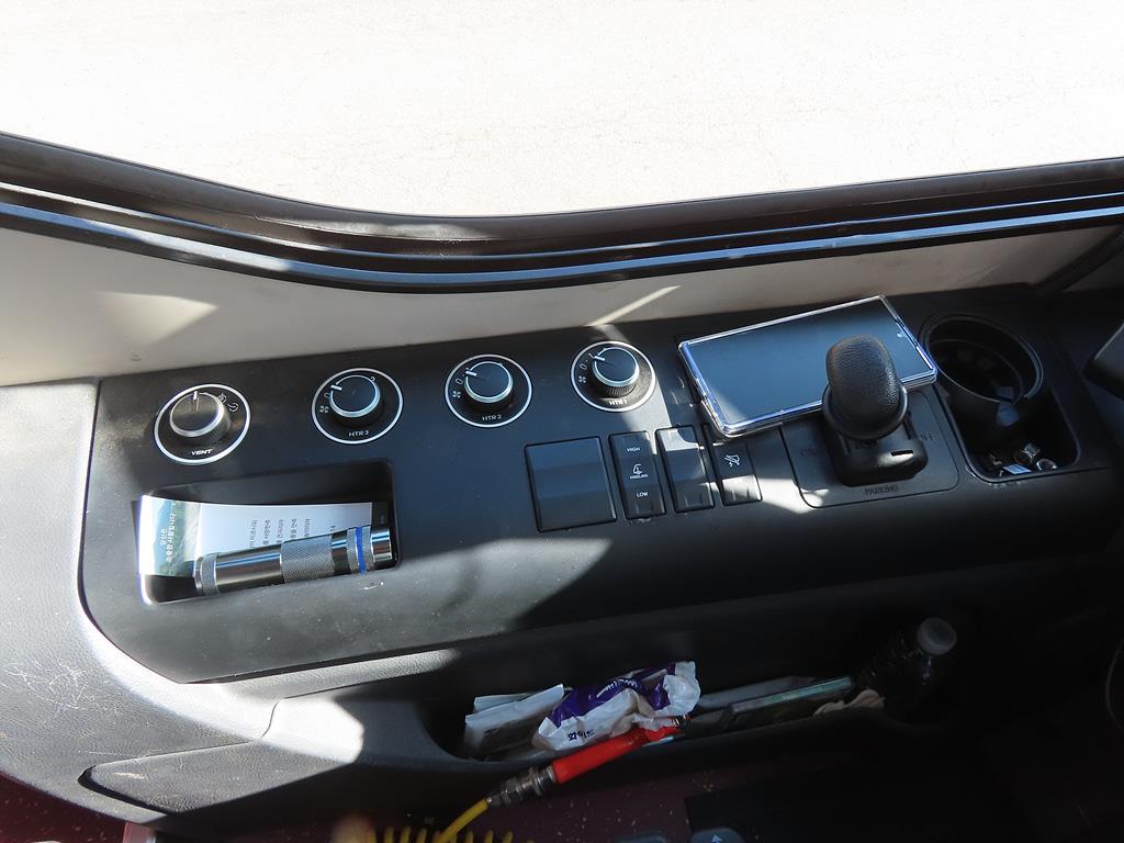 medium and large bus Medium-sized Hyundai Bus - Vista 11