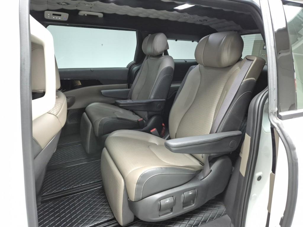 KIA Carnival - Vista 8