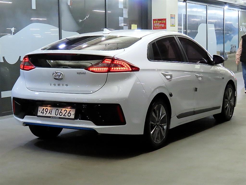 HYUNDAI Ioniq - Vista 4