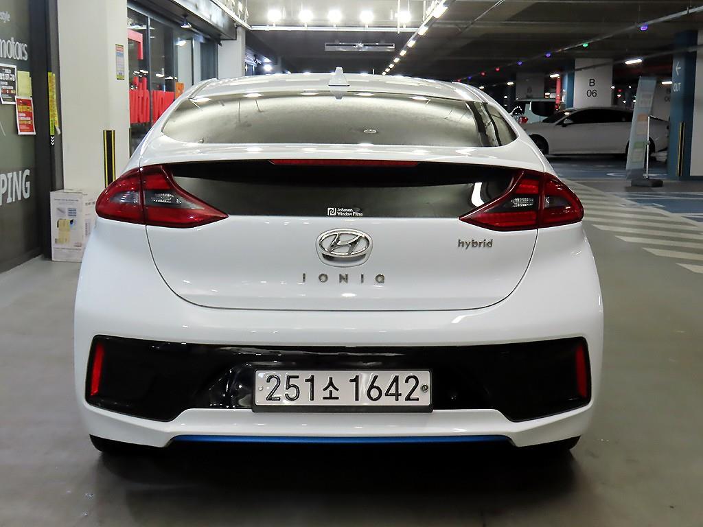HYUNDAI Ioniq - Vista 5