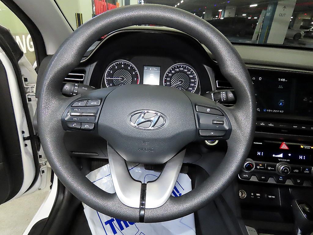 HYUNDAI Avante - Vista 8