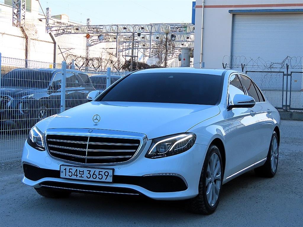 Mercedes Benz E class - Vista 2