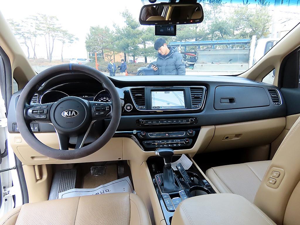 KIA Carnival - Vista 8