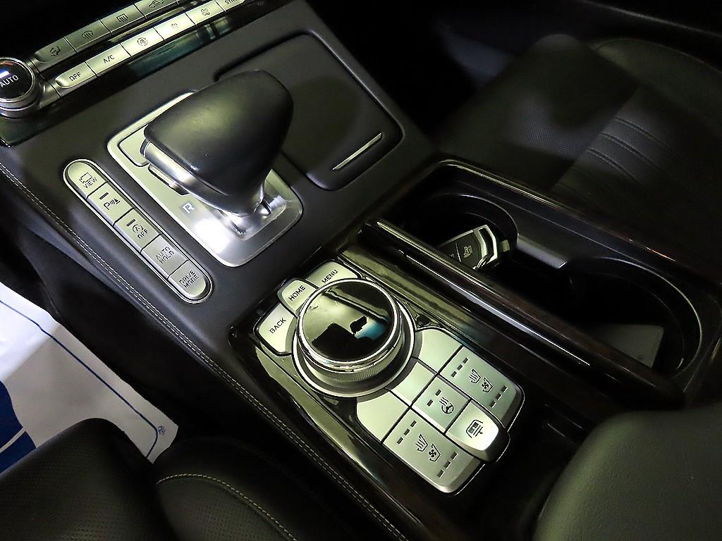 Genesis G90 - Vista 12