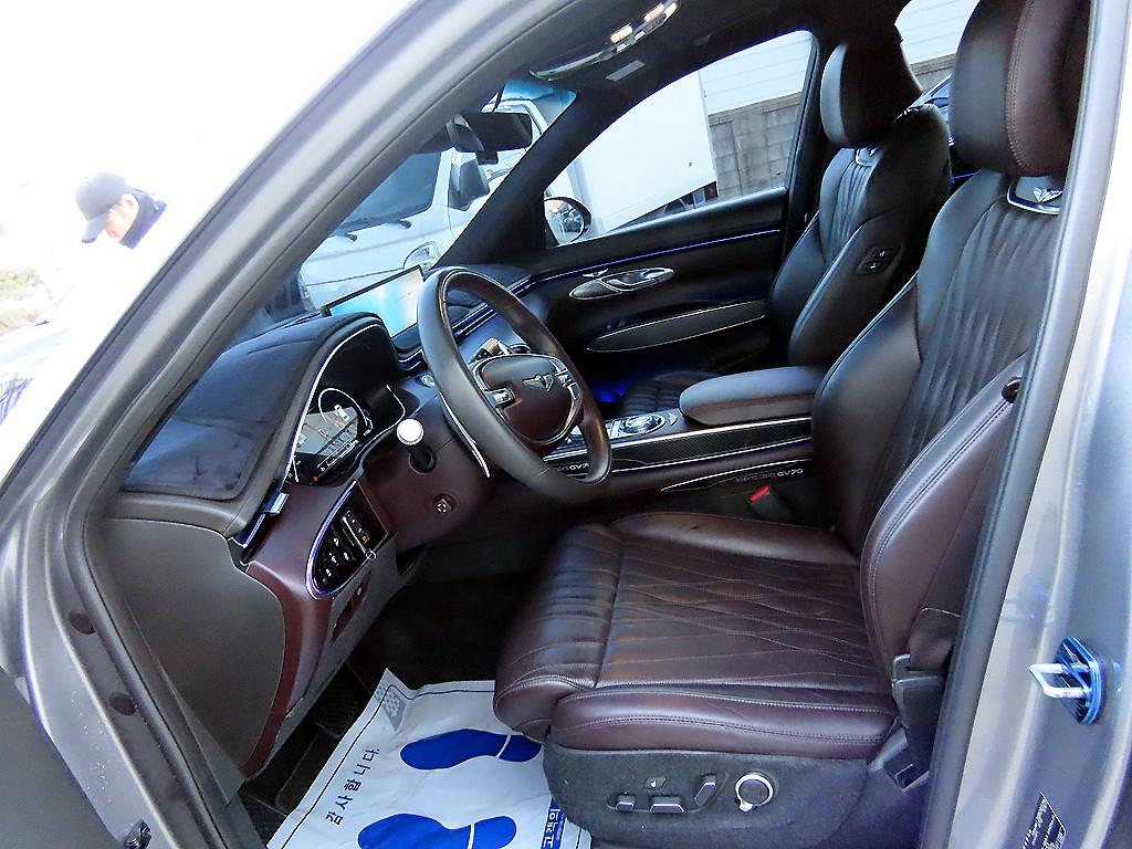 Genesis GV70 - Vista 5