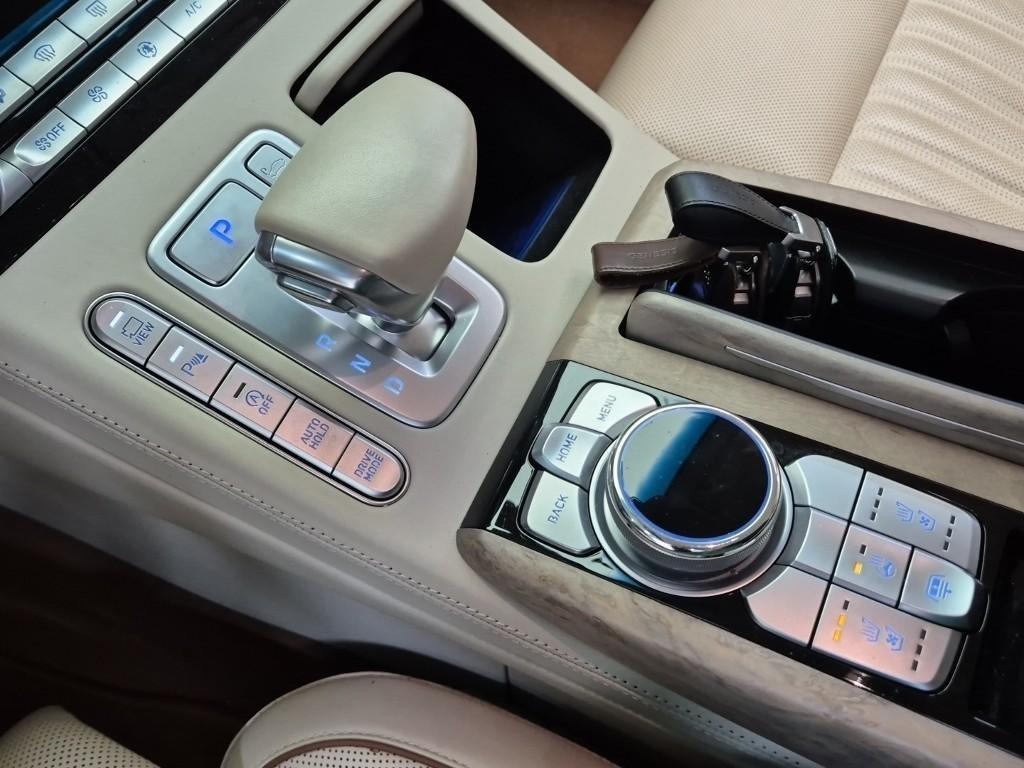 Genesis G90 - Vista 8