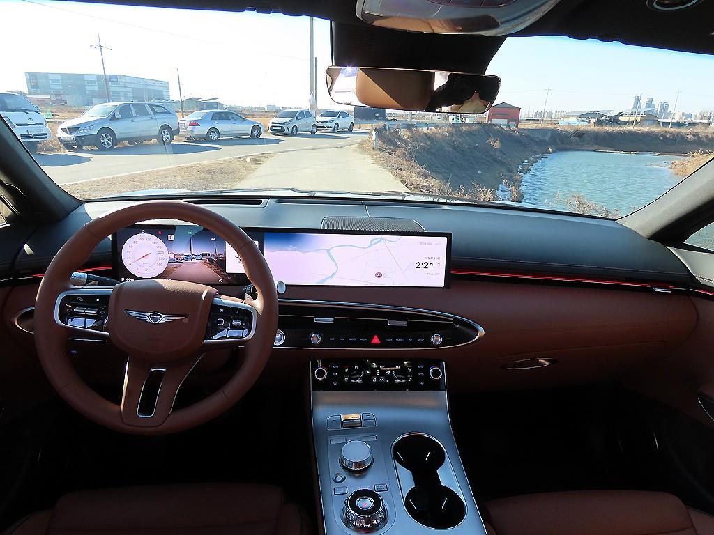 Genesis GV70 - Vista 9