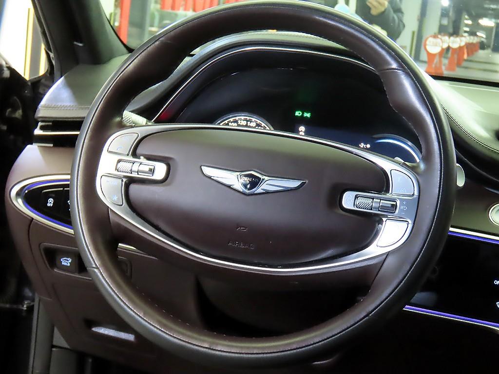 Genesis GV70 - Vista 8