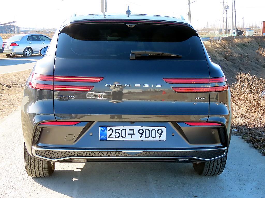 Genesis GV70 - Vista 4