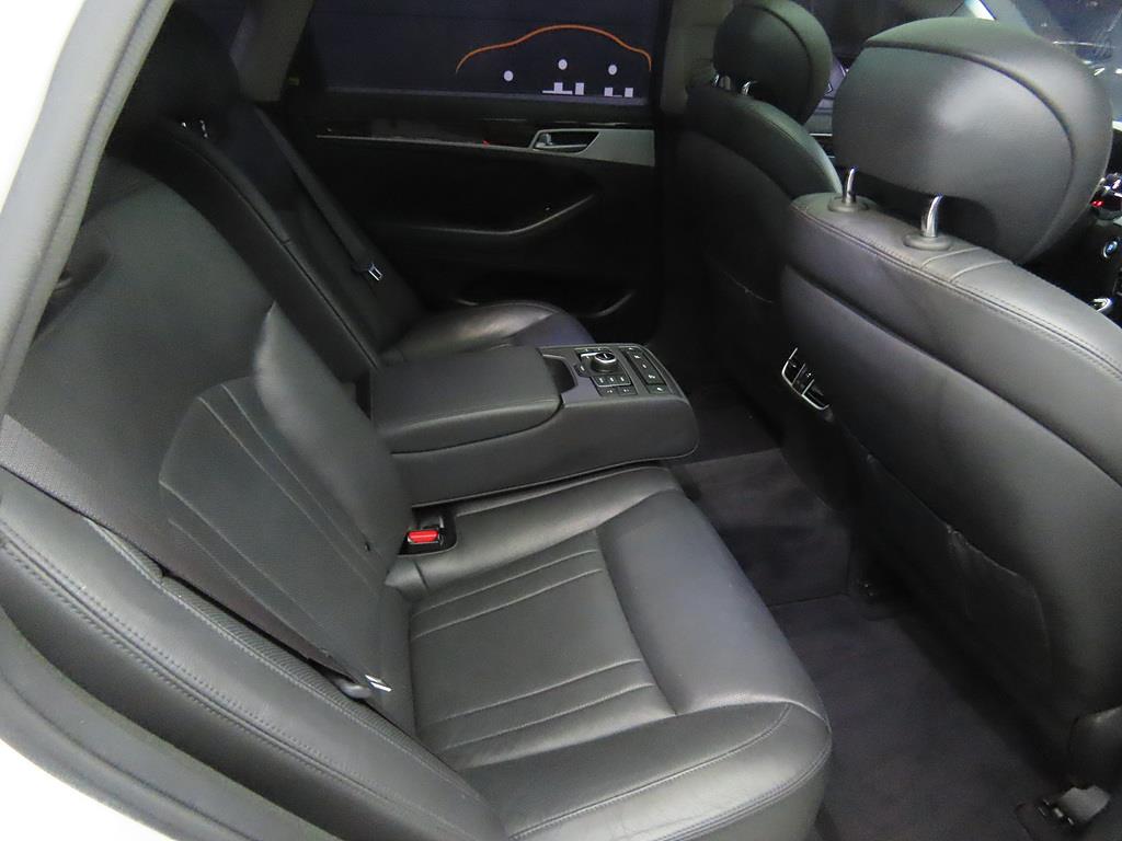 HYUNDAI Genesis - Vista 8