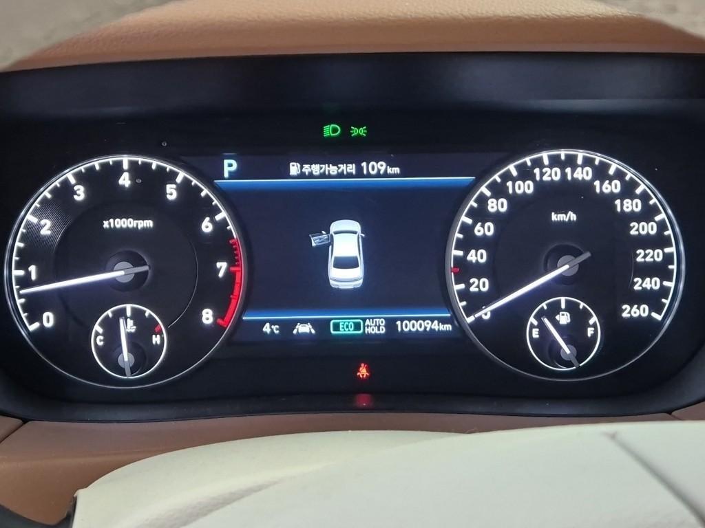 Genesis G90 - Vista 6