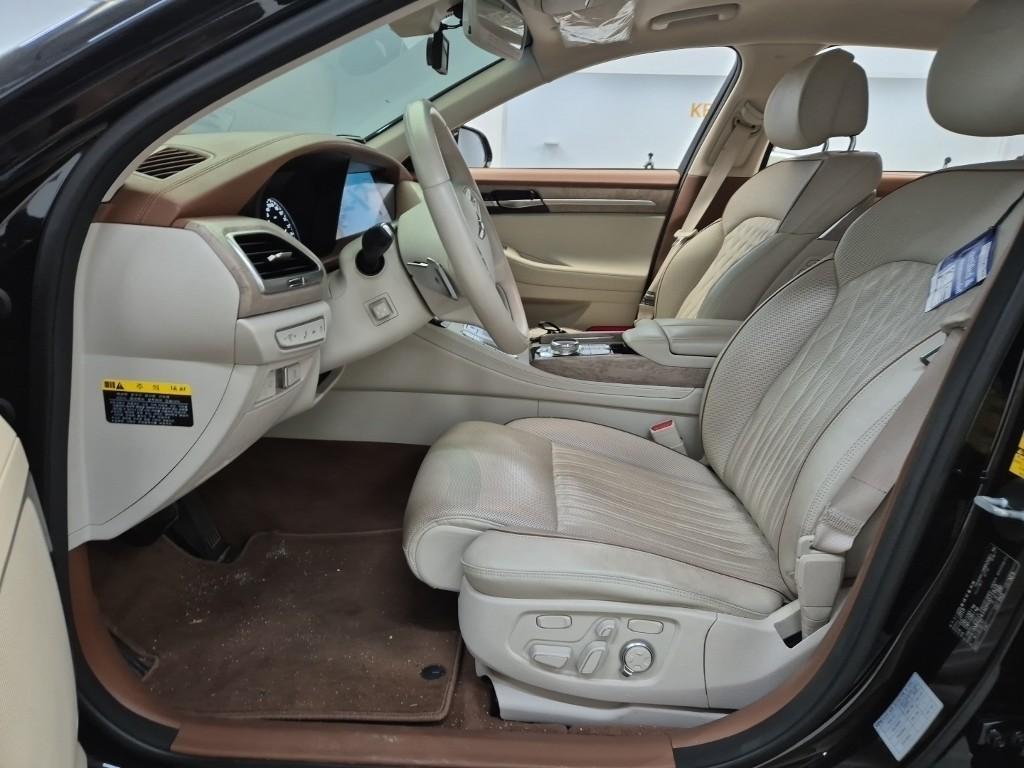 Genesis G90 - Vista 11