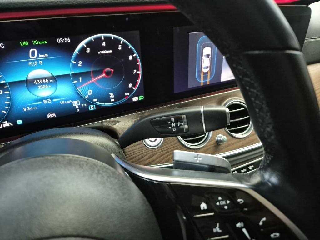 Mercedes Benz E class - Vista 8