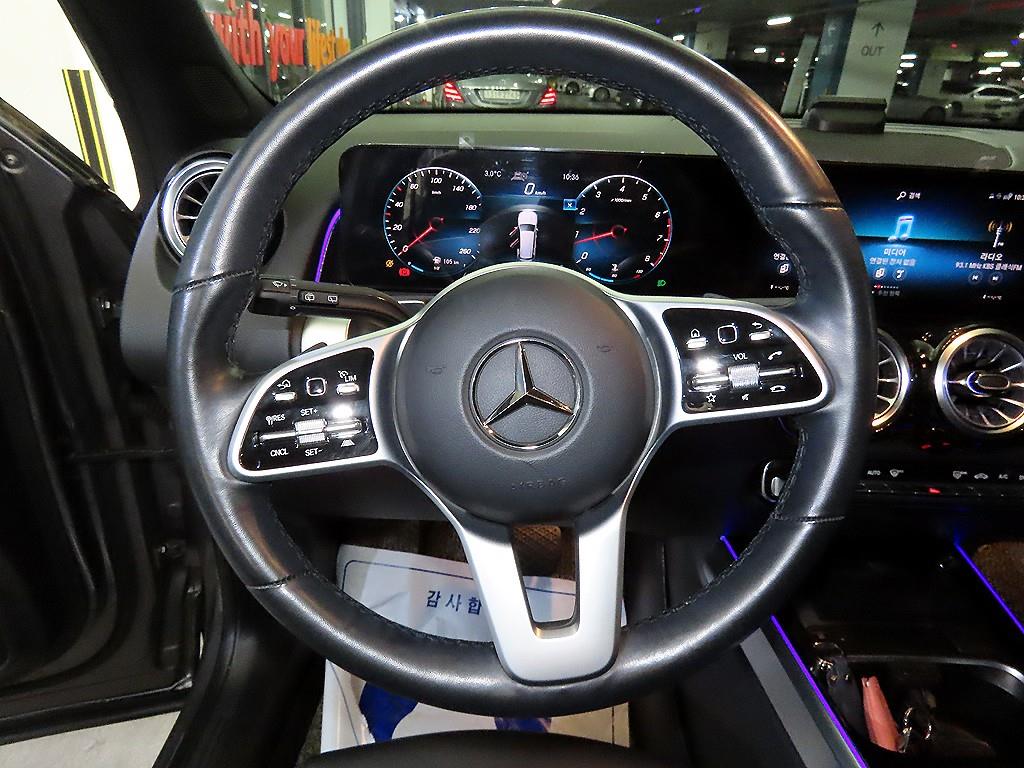 Mercedes Benz GLB Class - Vista 8