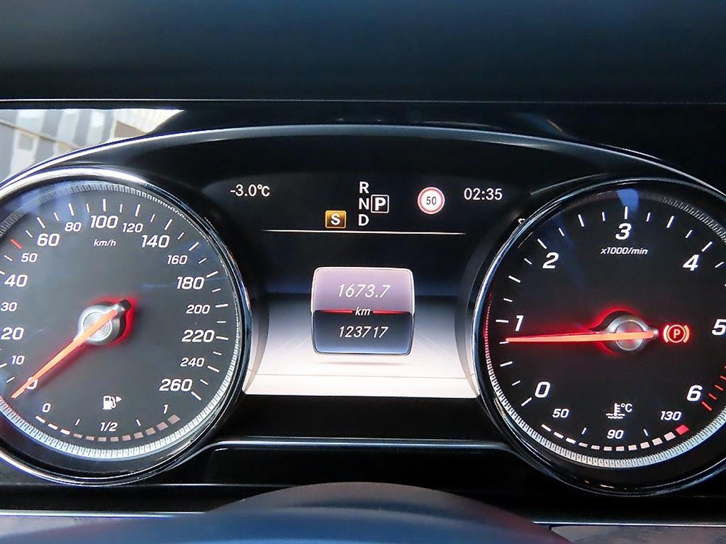 Mercedes Benz E class - Vista 9