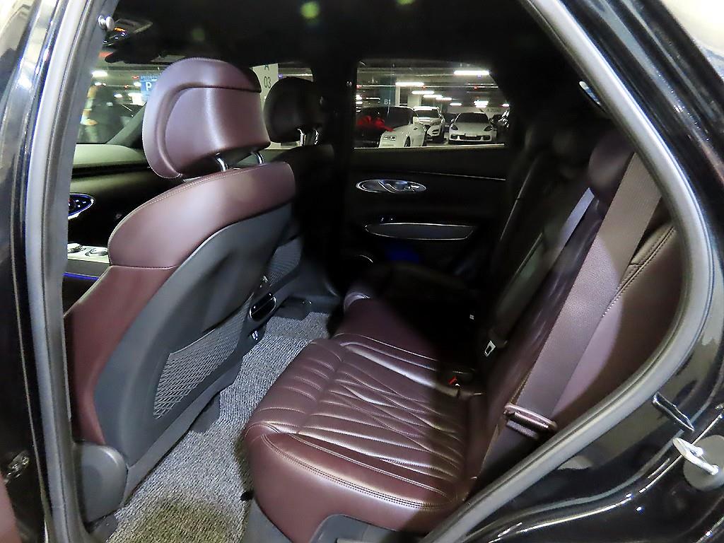 Genesis GV70 - Vista 7