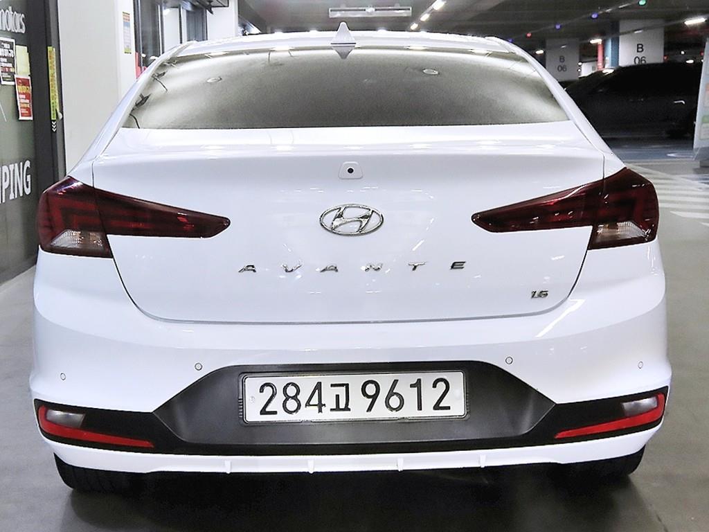 HYUNDAI Avante - Vista 5