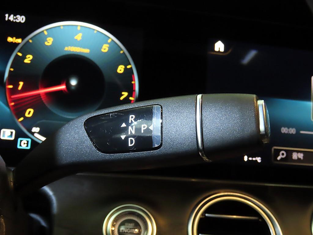 Mercedes Benz E class - Vista 12