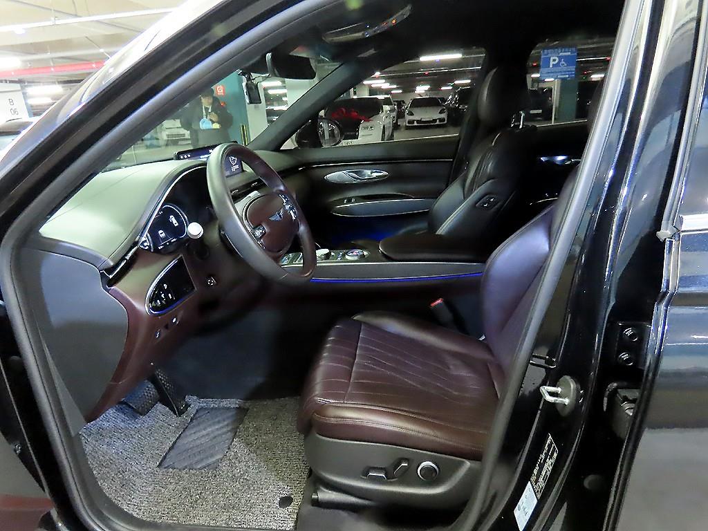 Genesis GV70 - Vista 6