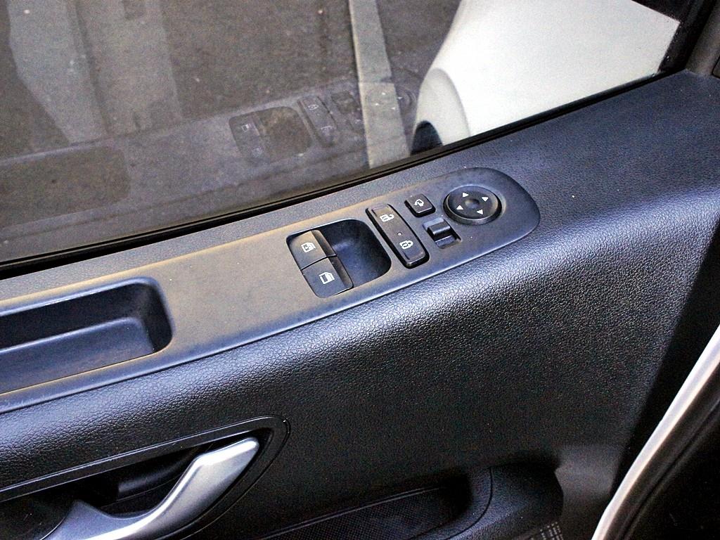 HYUNDAI Staria 2023 Blanco - Importación desde Corea - HF Imports Iquique - Foto 13