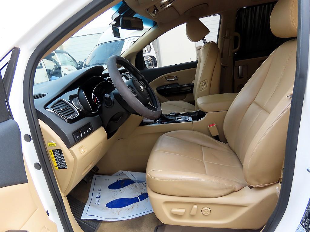 KIA Carnival - Vista 5