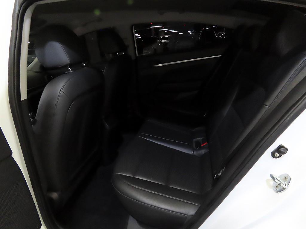 HYUNDAI Avante - Vista 7