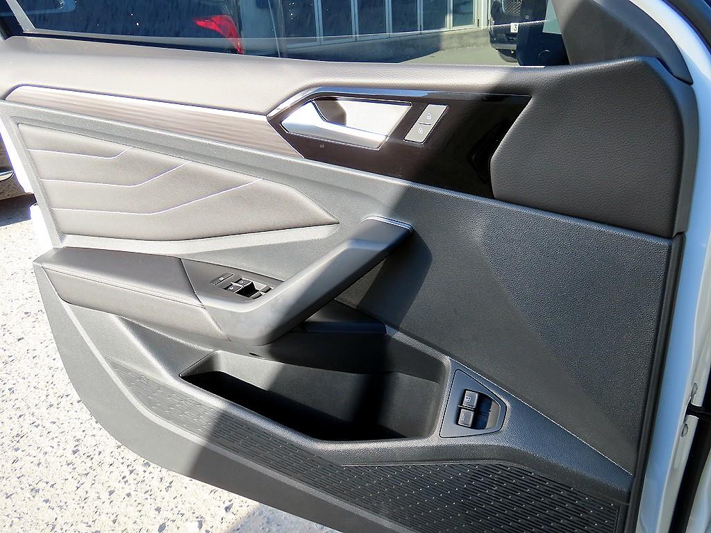 Volkswagen Jetta - Vista 11