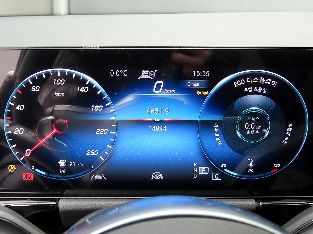 Mercedes Benz GLA Class - Vista 8