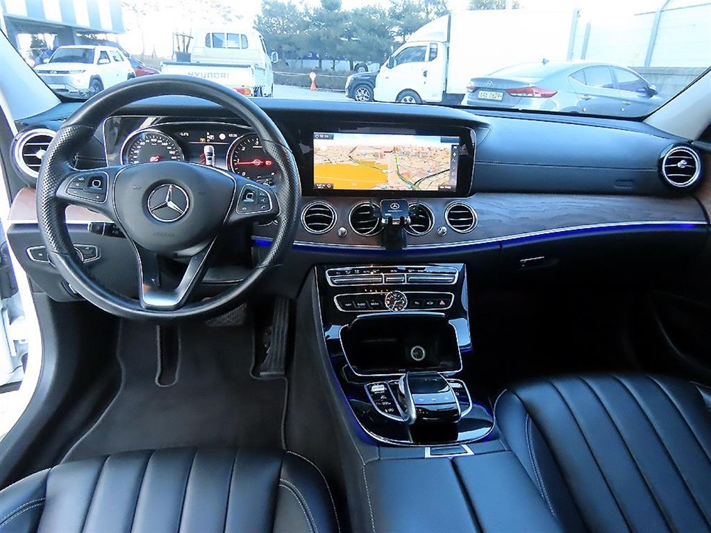Mercedes Benz E class - Vista 7