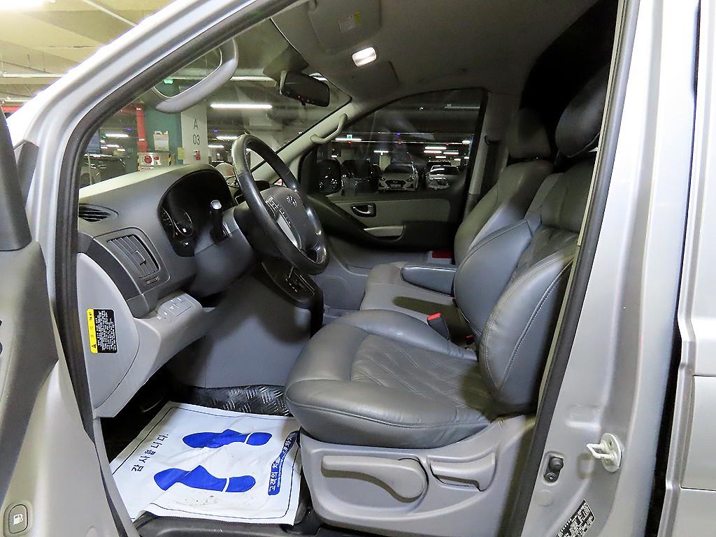 HYUNDAI Starex - Vista 6