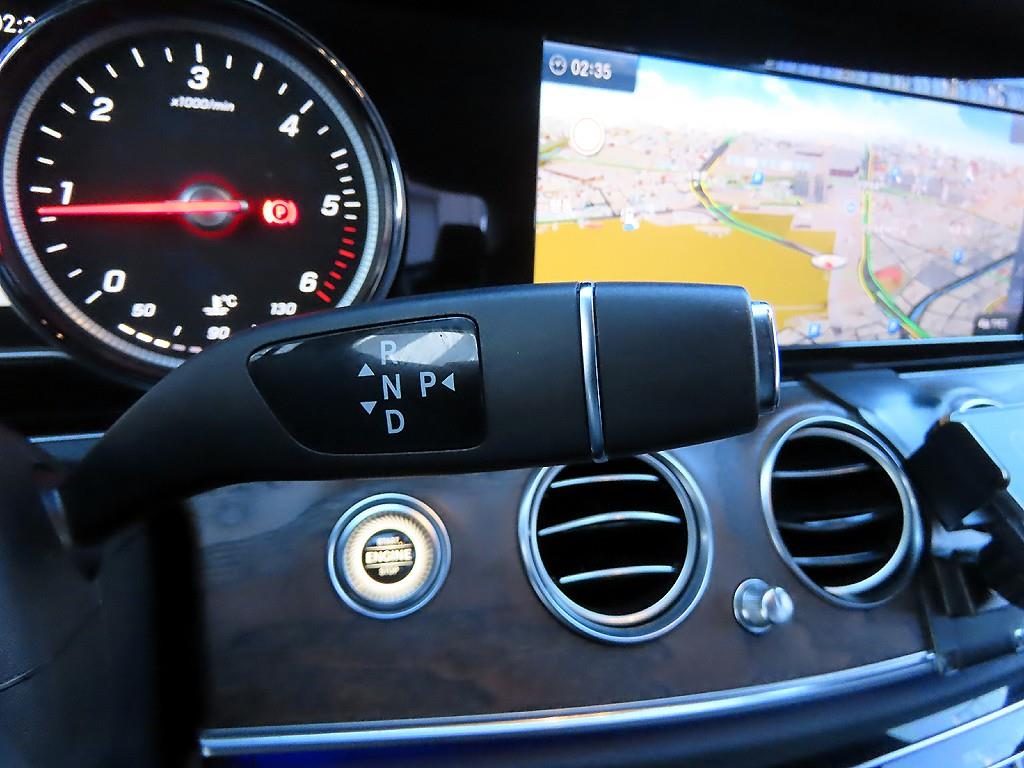 Mercedes Benz E class - Vista 10