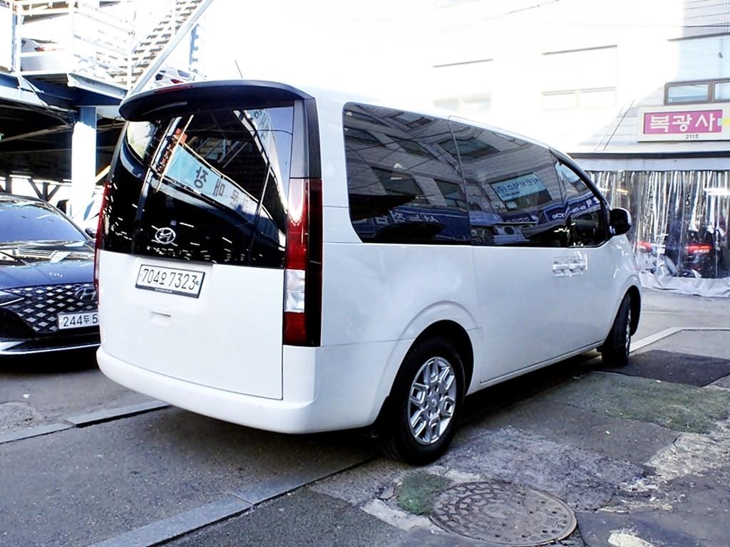 HYUNDAI Staria - Vista 7