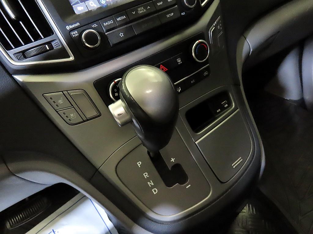 HYUNDAI Starex - Vista 12