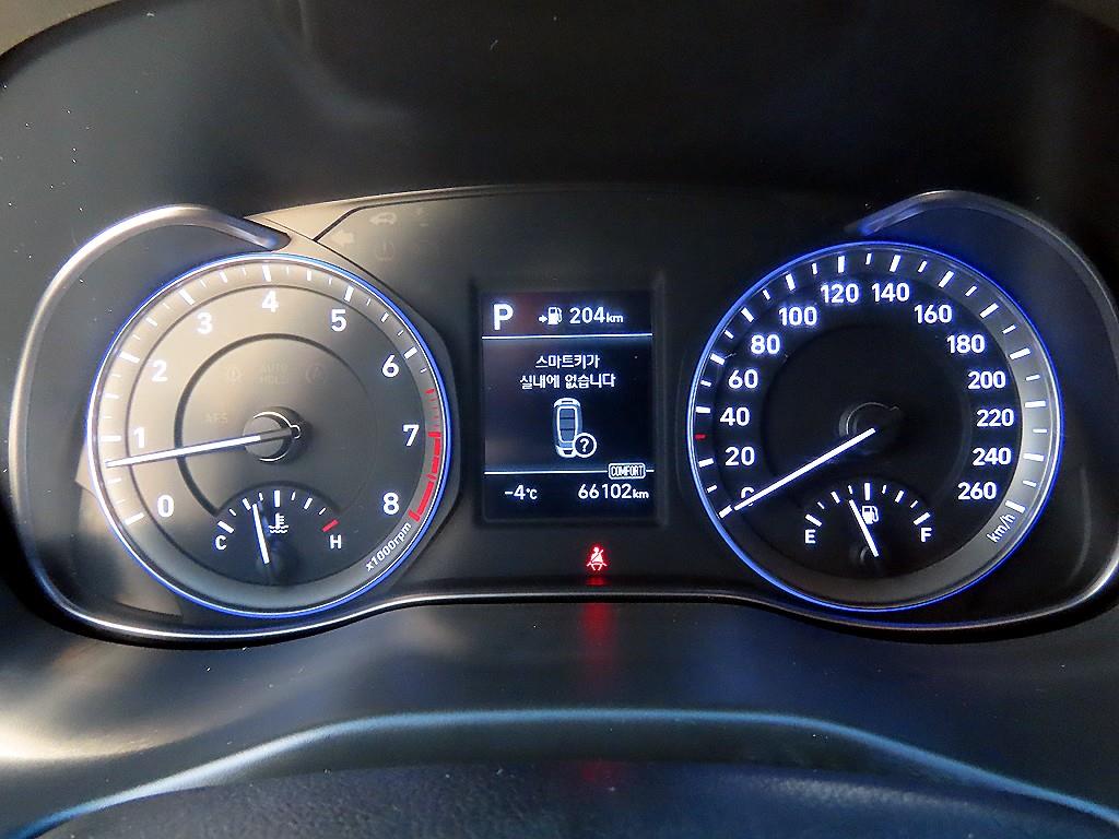 HYUNDAI Kona - Vista 9