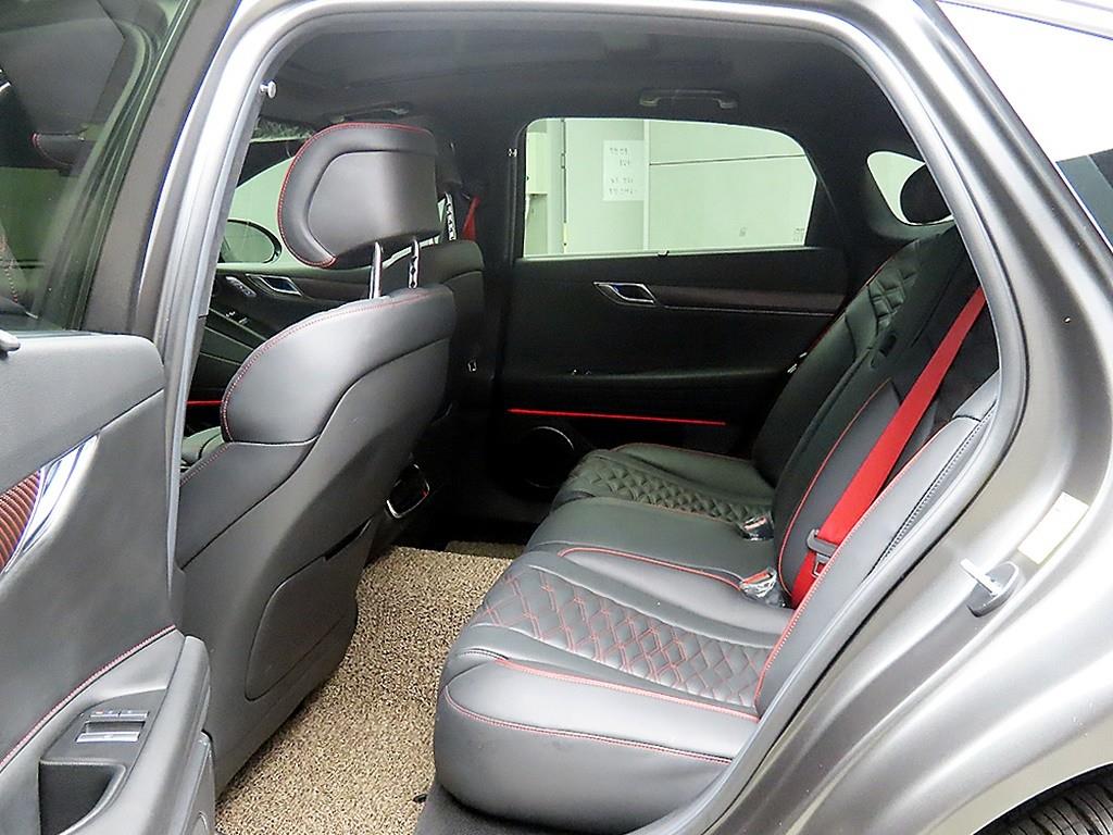 Genesis G80 - Vista 6