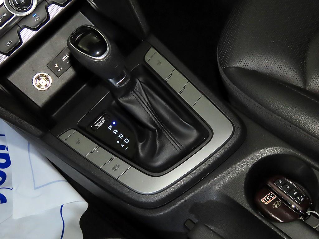 HYUNDAI Avante - Vista 12