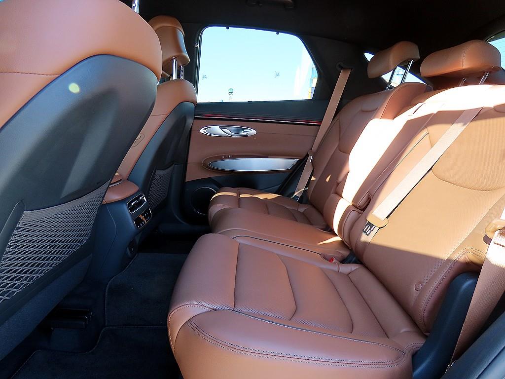 Genesis GV70 - Vista 6