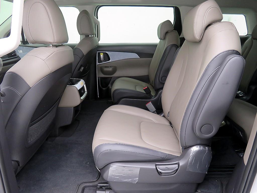 KIA Carnival - Vista 7