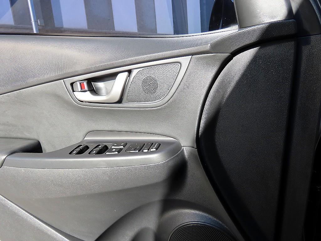 HYUNDAI Kona - Vista 11