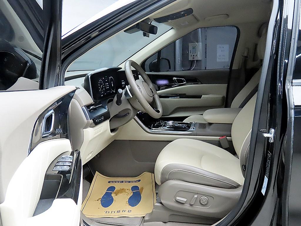 KIA Carnival - Vista 5